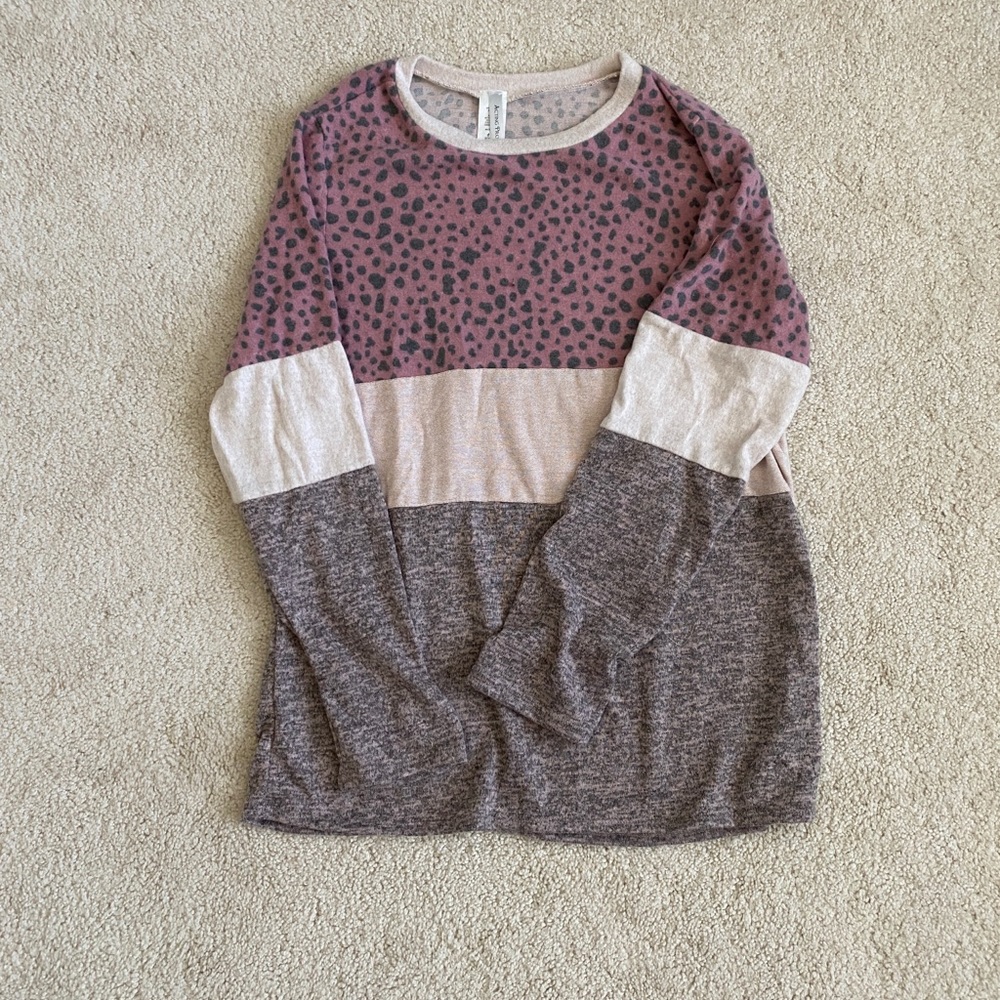 NWOT Small Women’s L/S Crew Neck Top